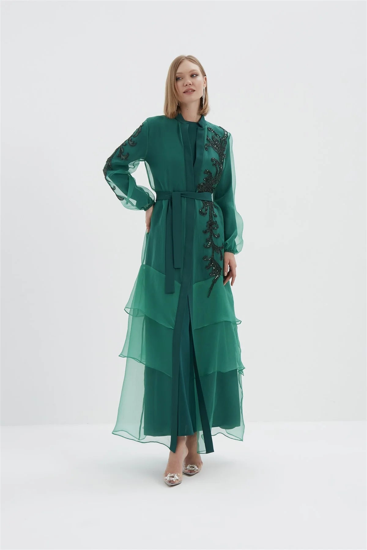 Kat Kat Tüllü İşlemeli Abaya