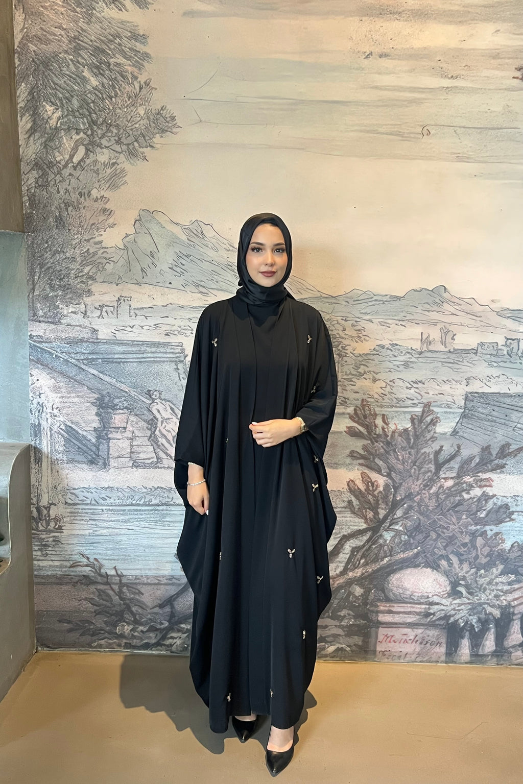 Çiçek Nakışlı Yarasa Kol Abaya