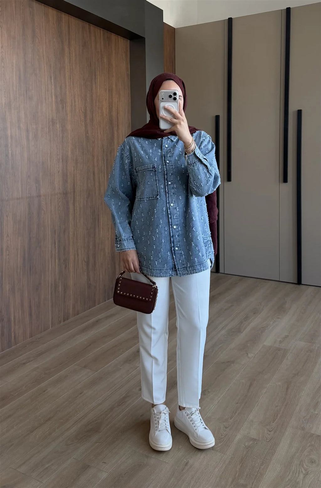Desenli Ve Taşlı Denim Gömlek
