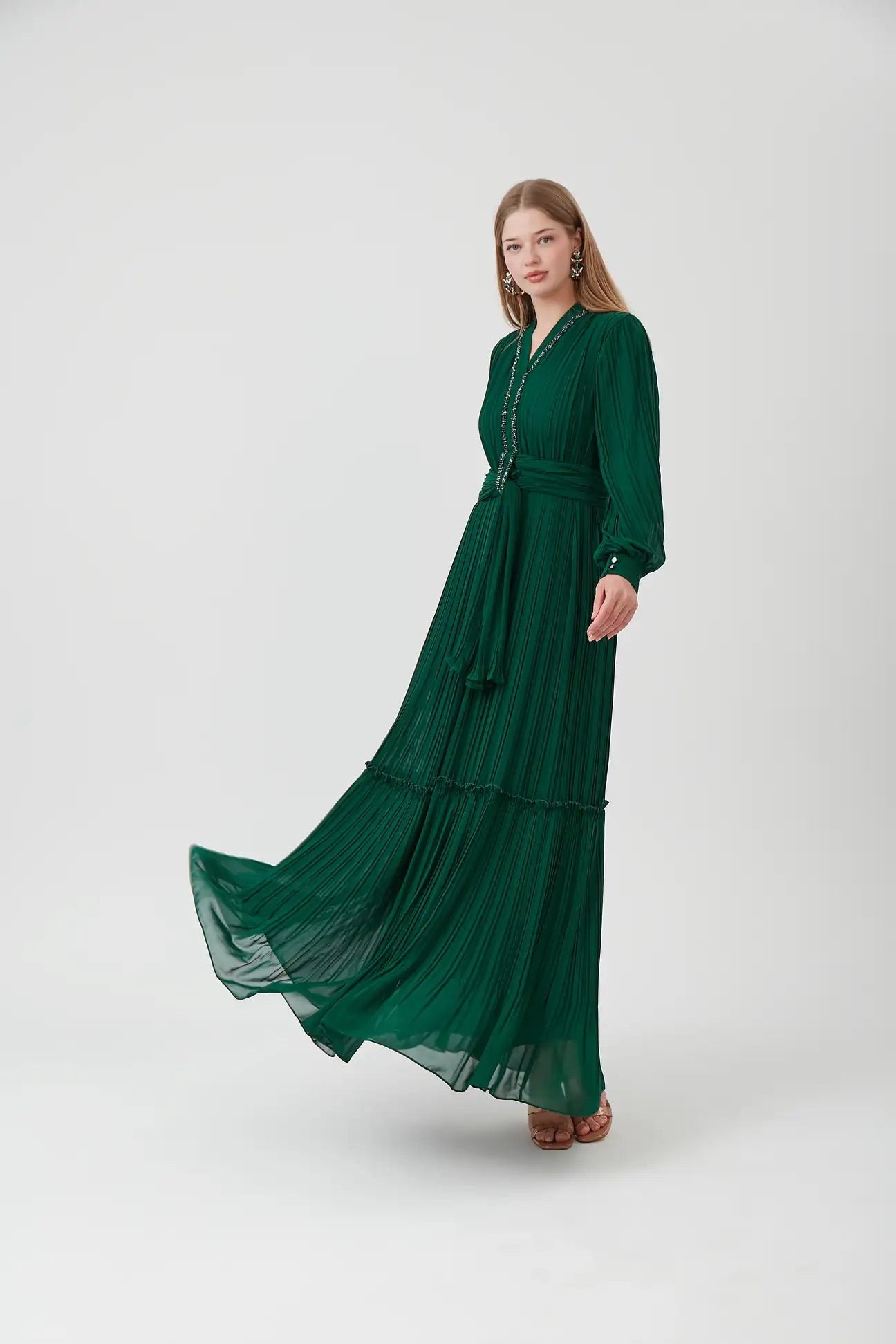 Yakası Taşlı Model Elbise
