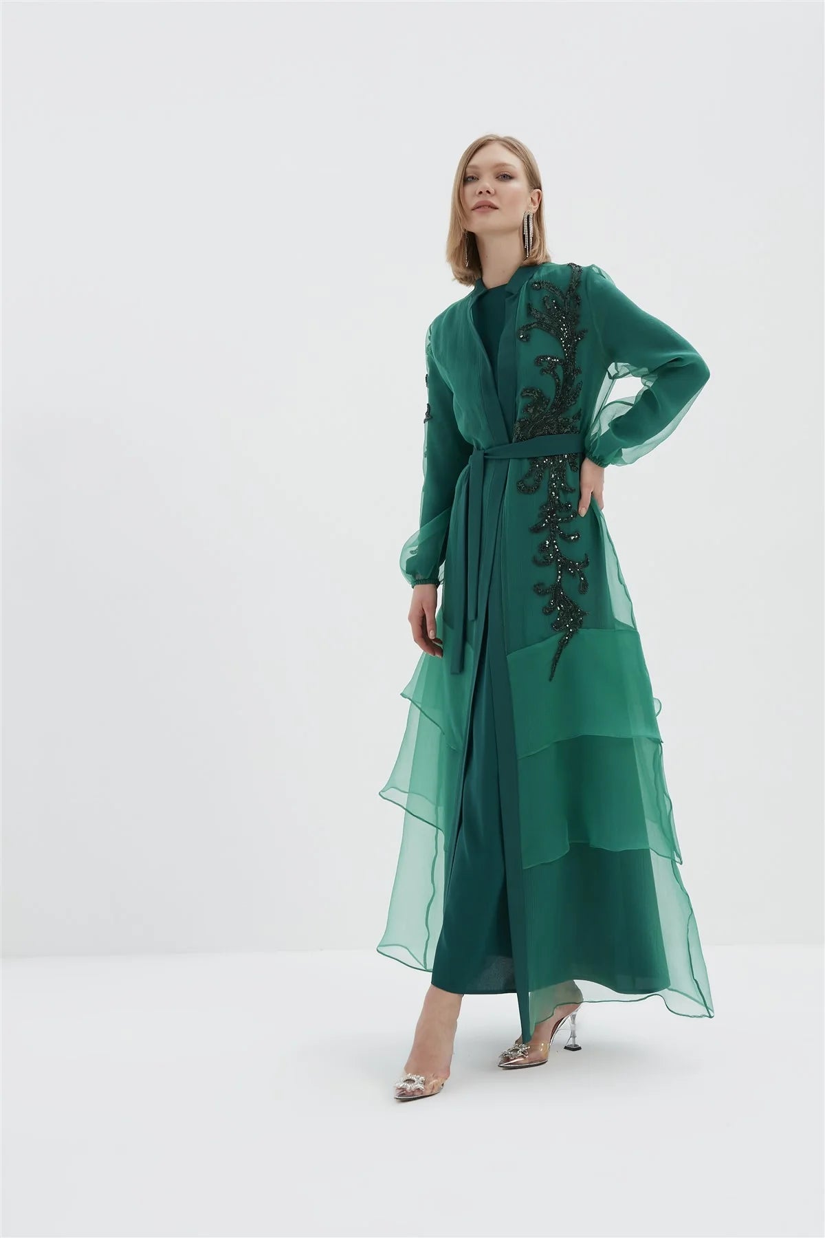 Kat Kat Tüllü İşlemeli Abaya