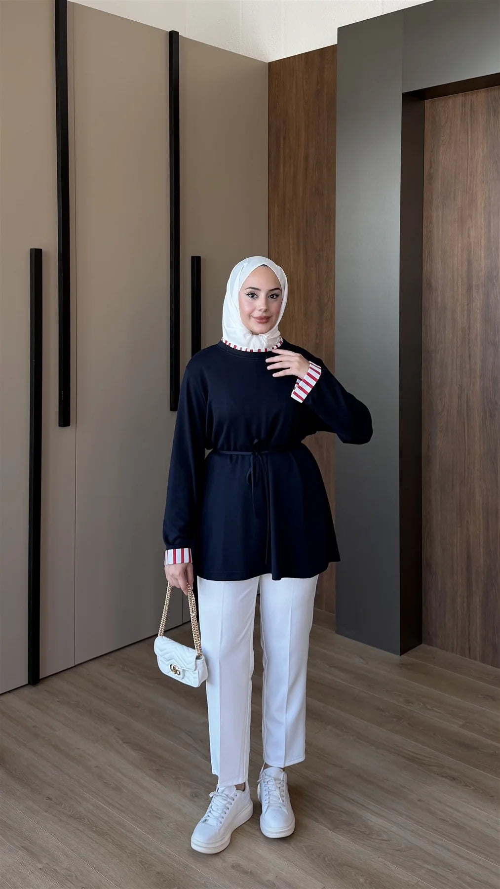 Garni Detaylı Sweat