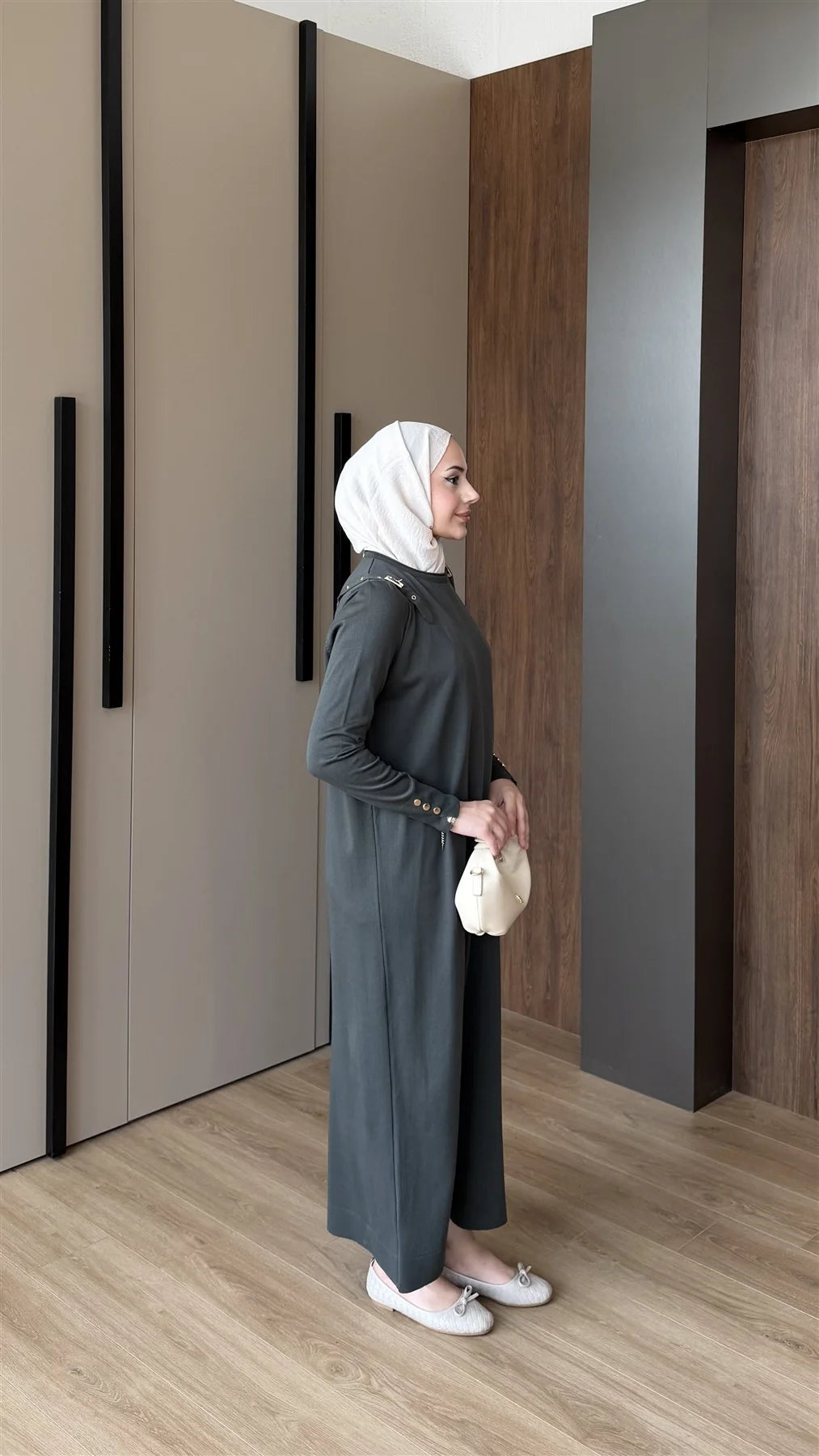 Omuzu Kemer Detaylı Merserize Elbise