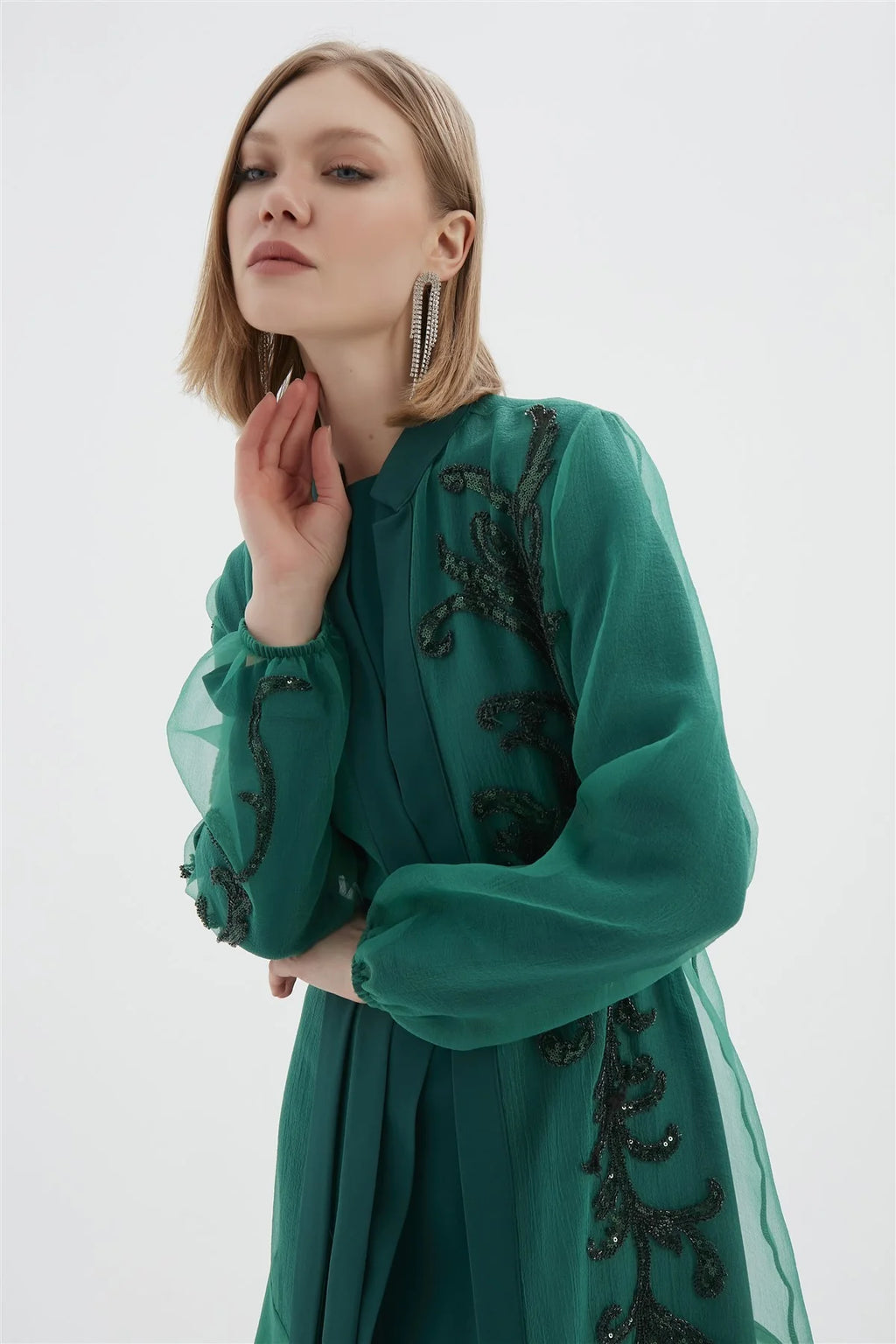Kat Kat Tüllü İşlemeli Abaya