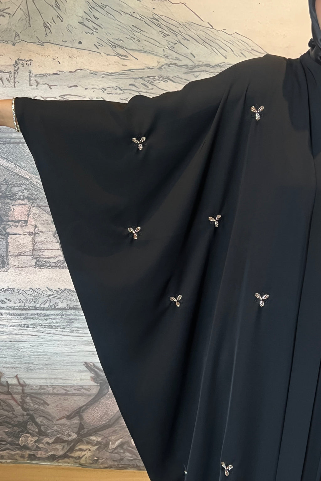 Çiçek Nakışlı Yarasa Kol Abaya