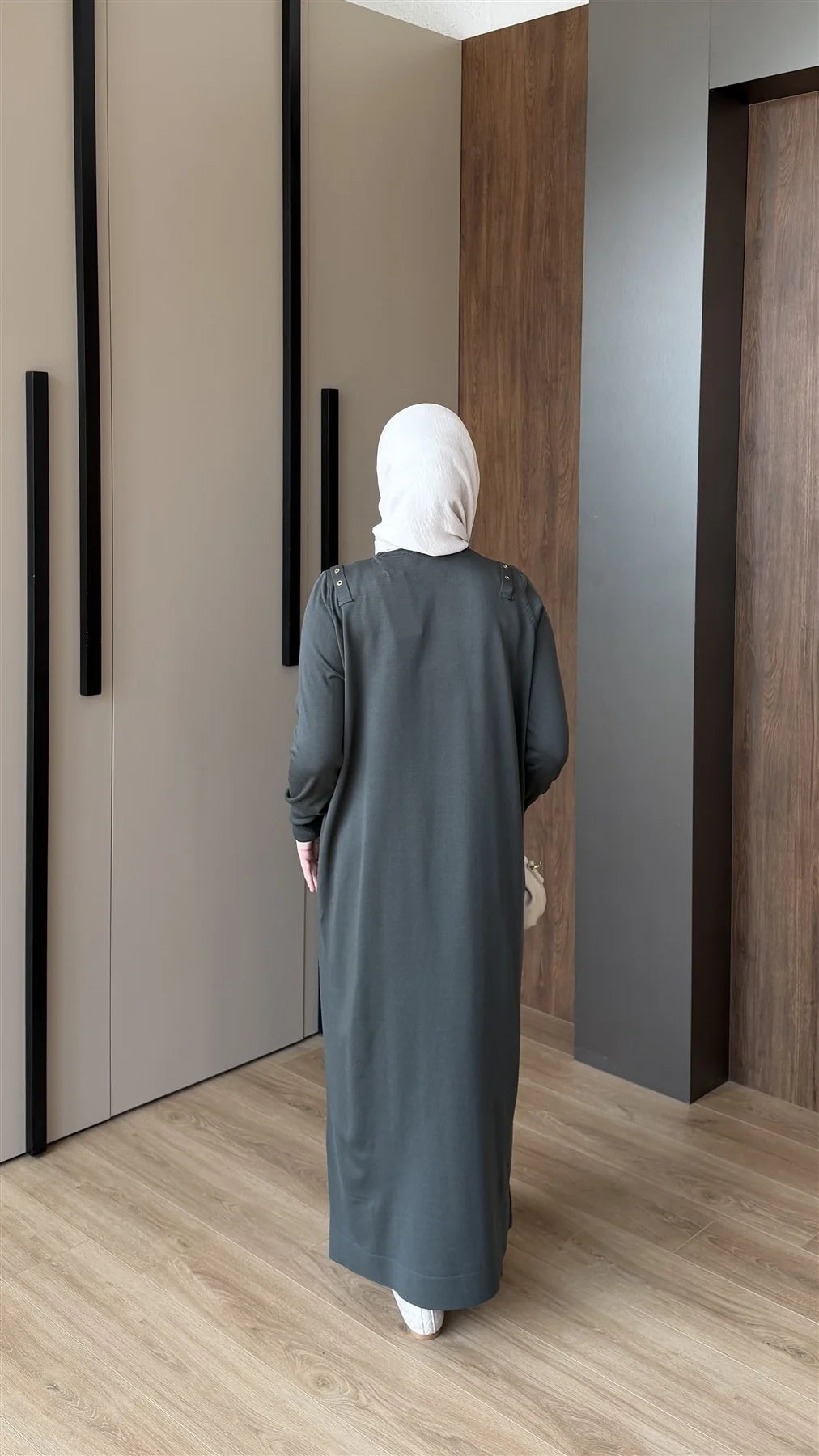 Omuzu Kemer Detaylı Merserize Elbise