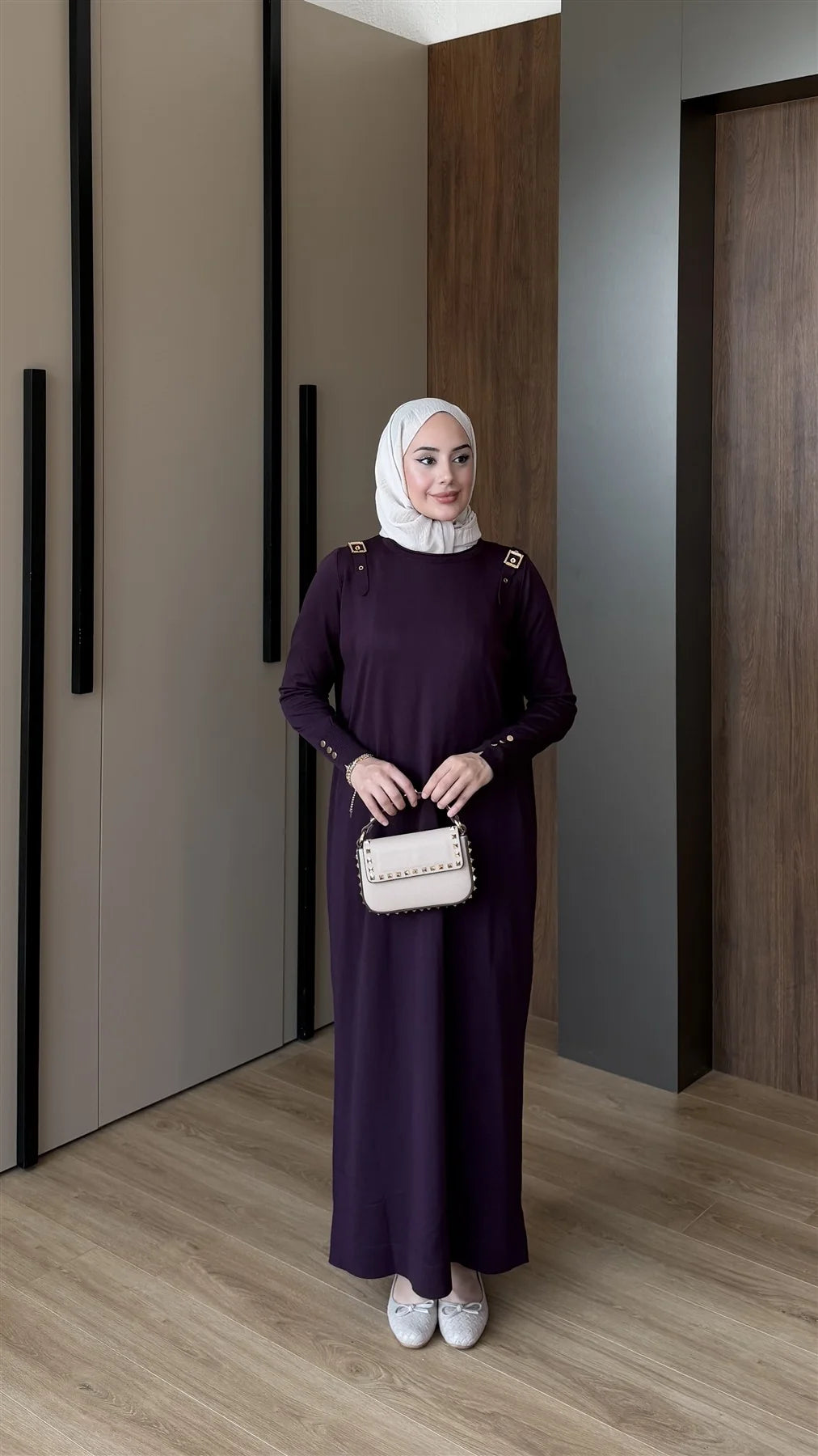Omuzu Kemer Detaylı Merserize Elbise