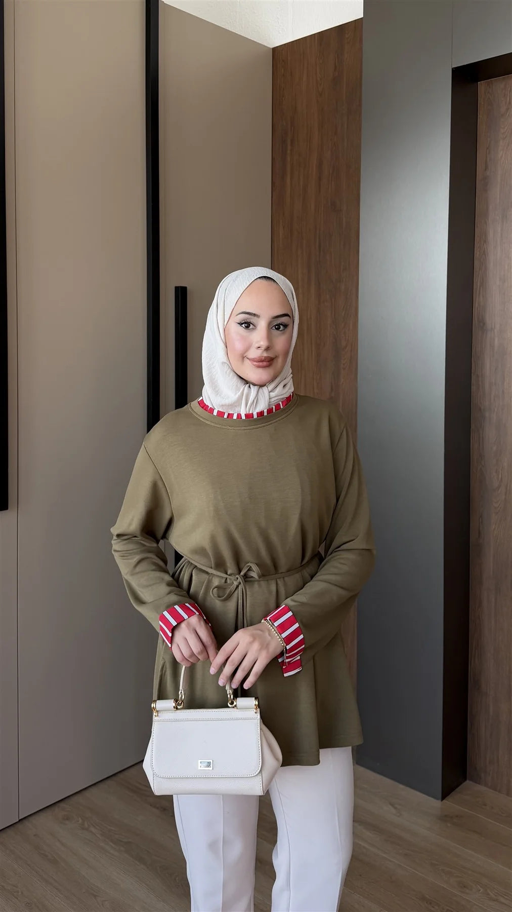 Garni Detaylı Sweat