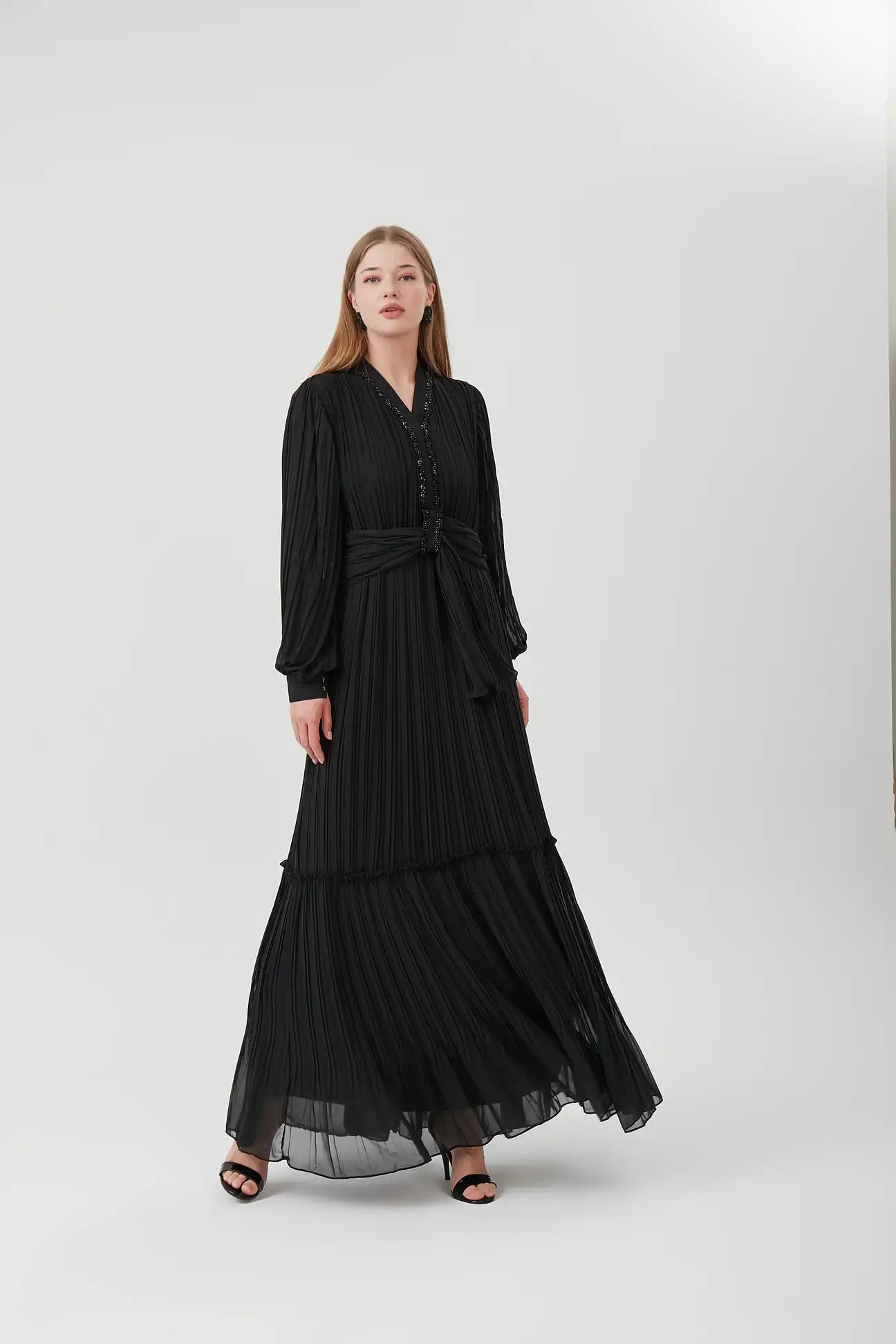 Yakası Taşlı Model Elbise