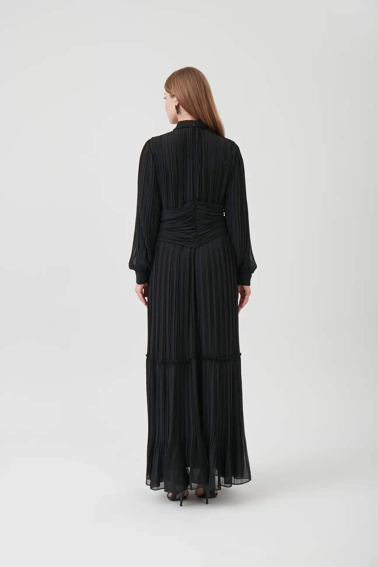 Yakası Taşlı Model Elbise