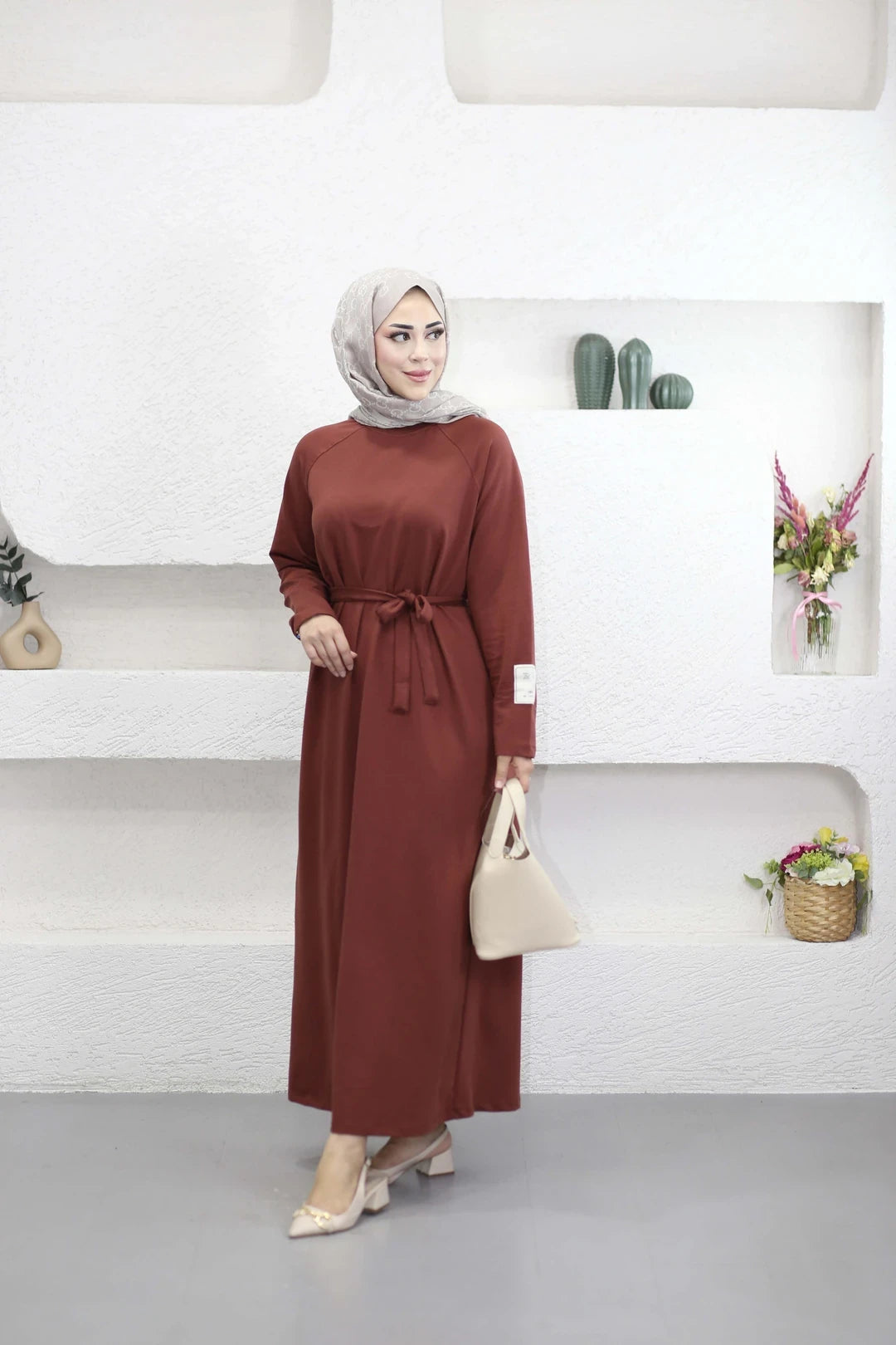 Kolu Etiket Detaylı Elbise