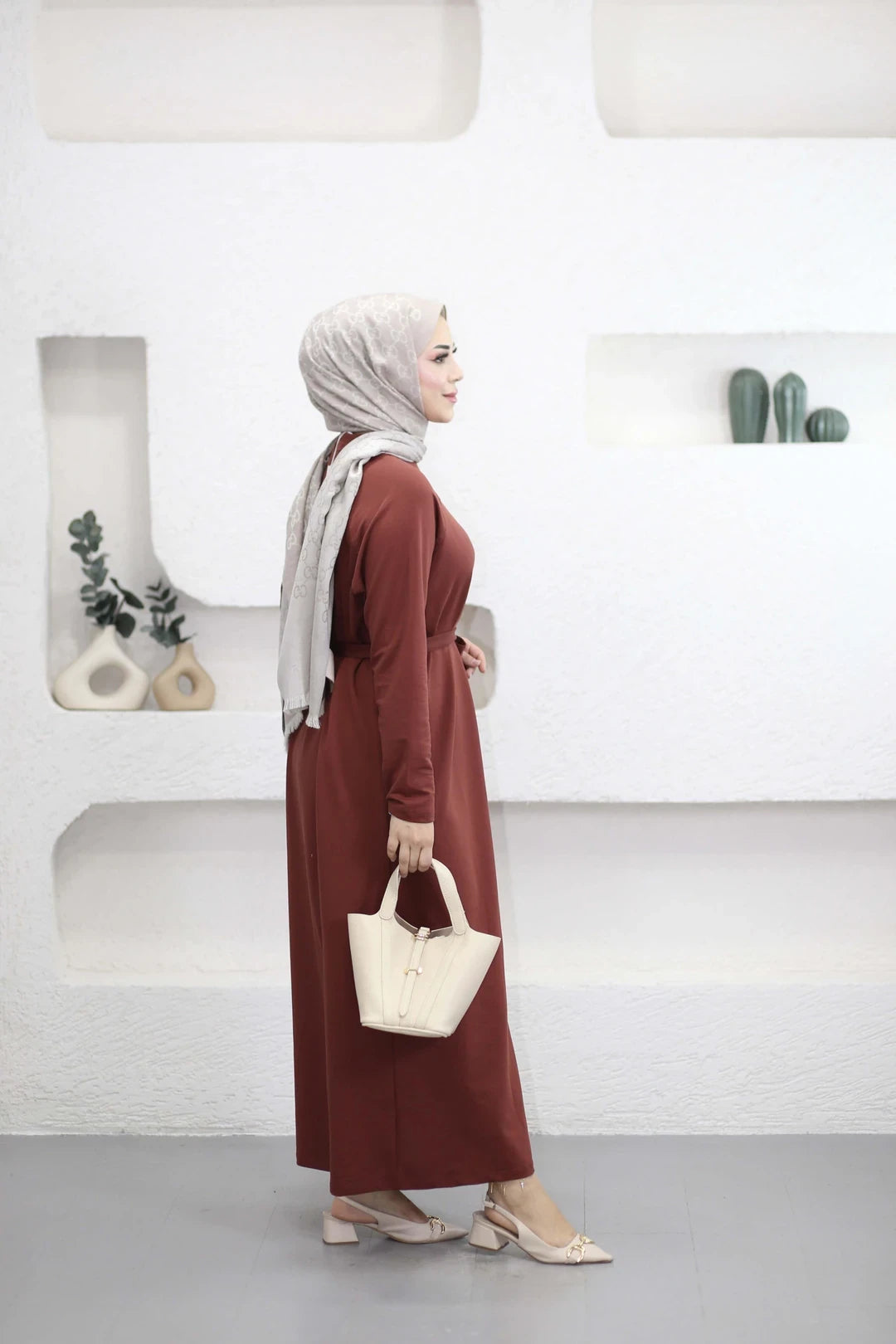 Kolu Etiket Detaylı Elbise