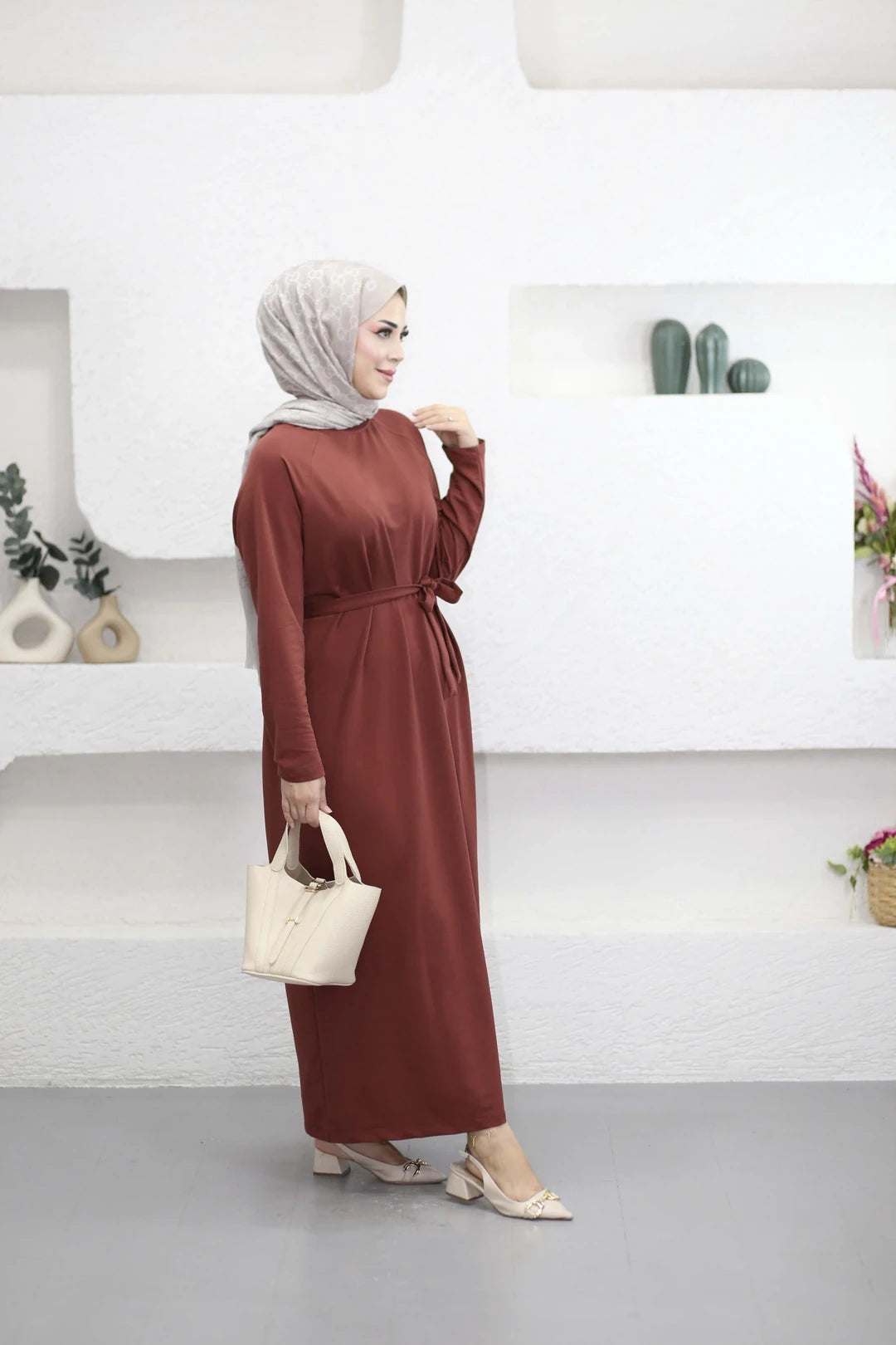 Kolu Etiket Detaylı Elbise