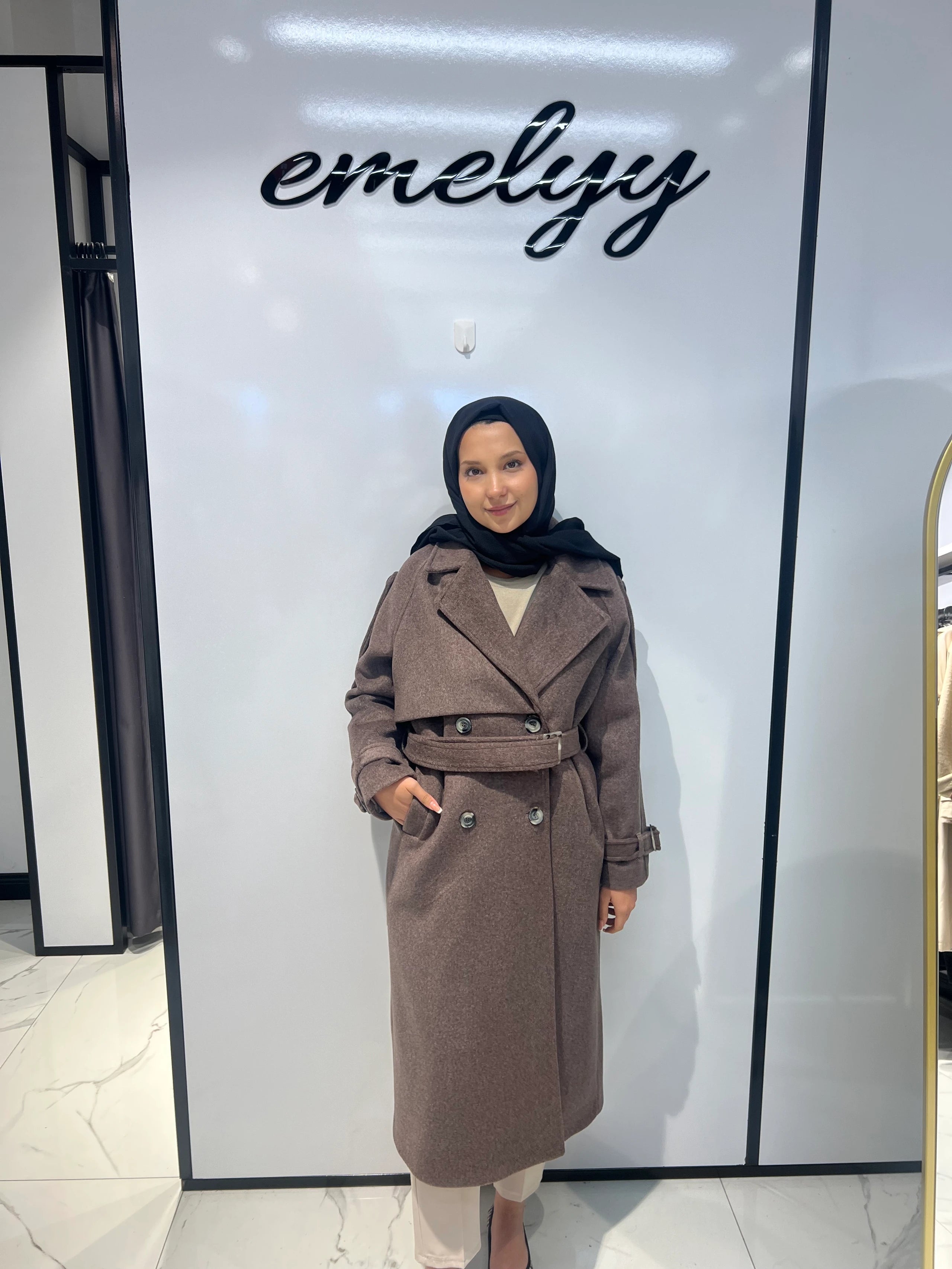 Kaşmir Kaban Apolet Ve Pelerin Detaylı