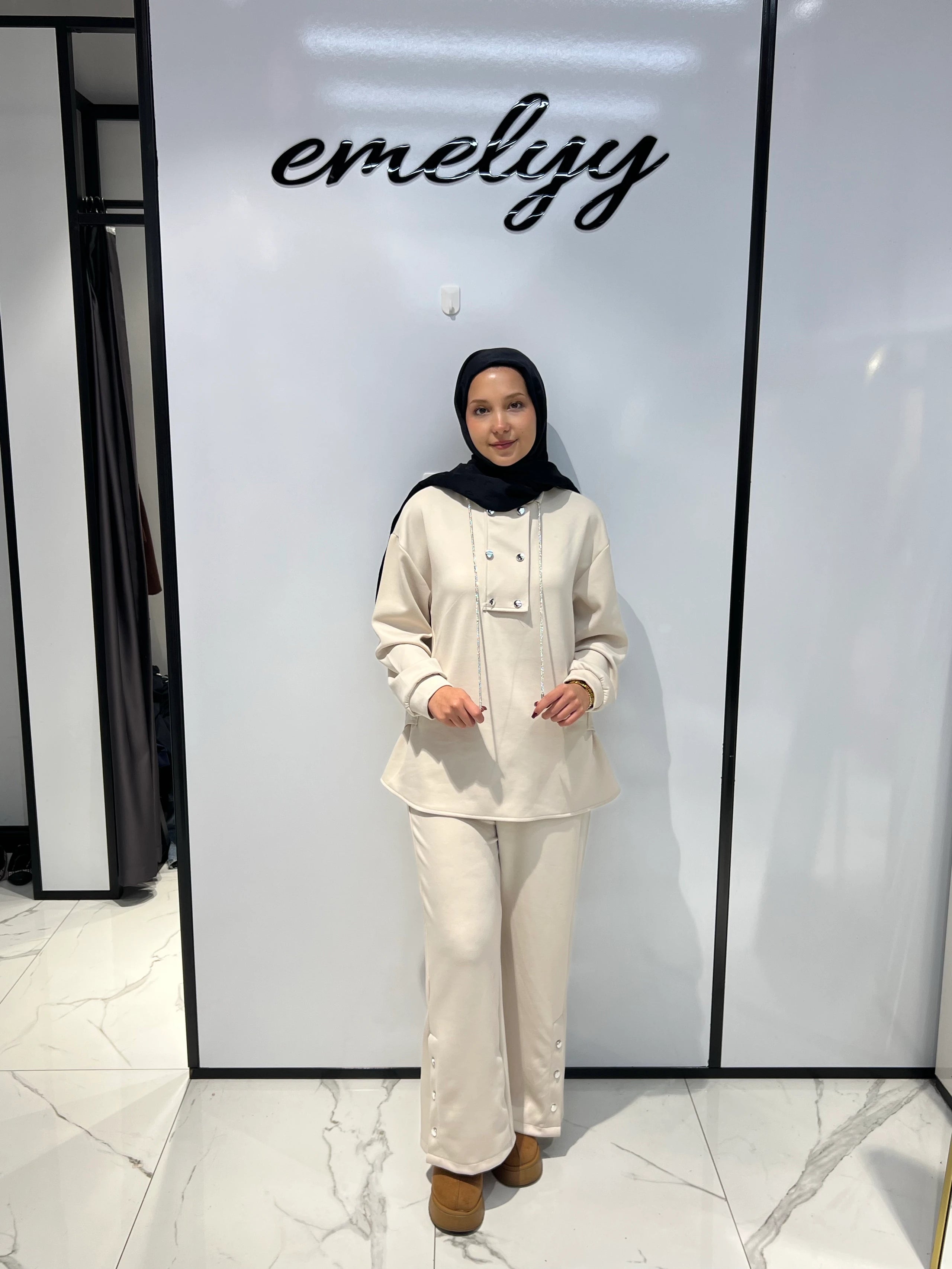 Yanı Yırtmaçlı Düğmeli Takım