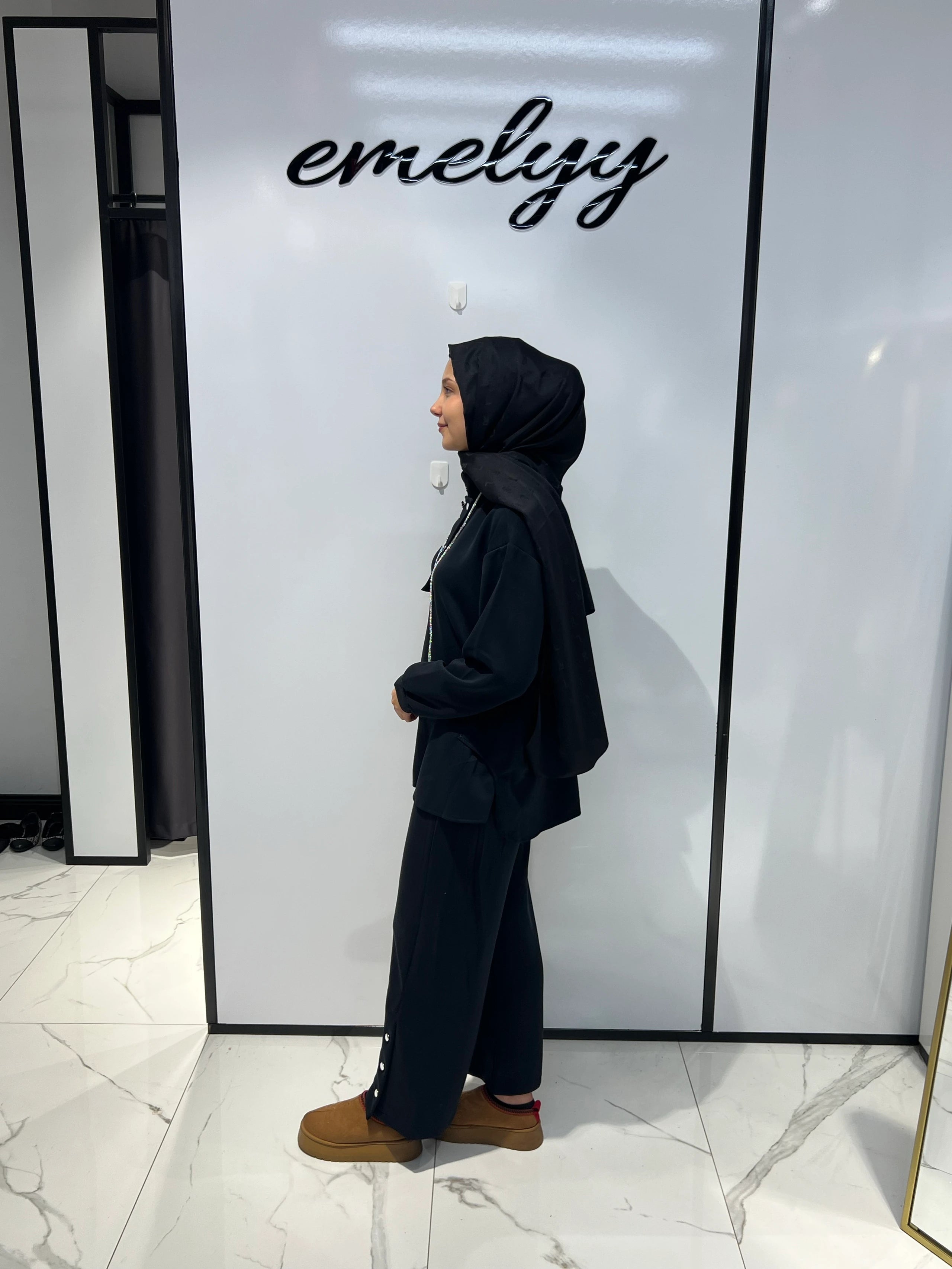 Yanı Yırtmaçlı Düğmeli Takım